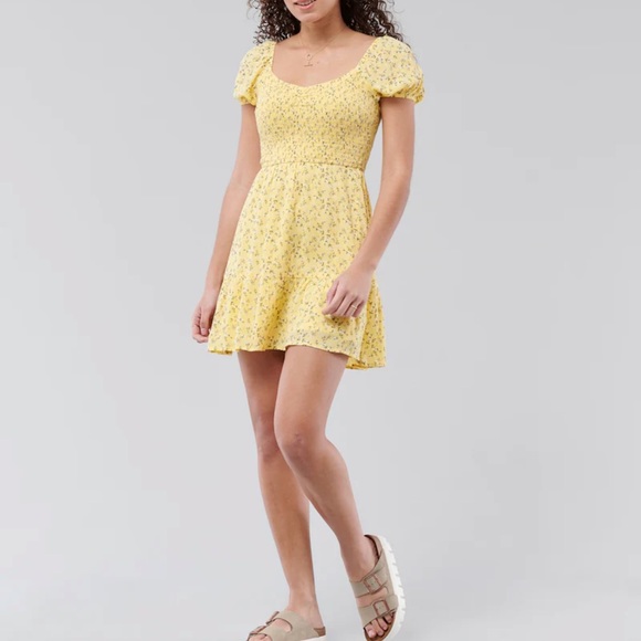 Hollister Smocked Puffsleeve Mini Dress 